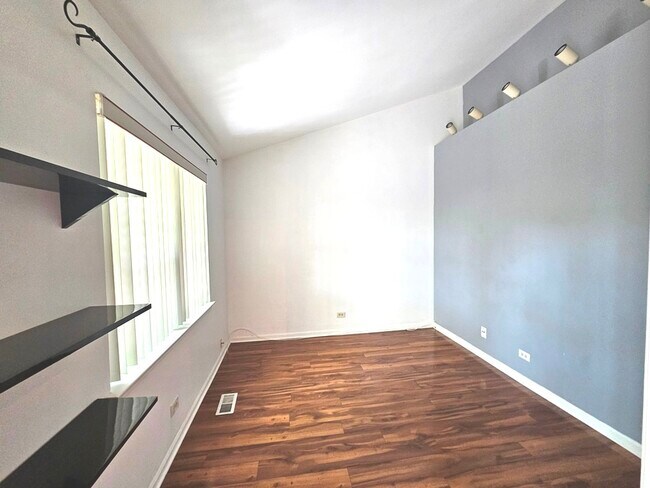 Building Photo - 1605 Portsmith Ln