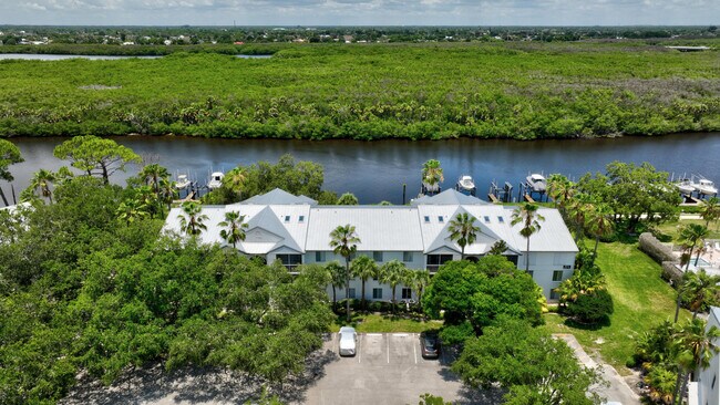 Building Photo - 2512 SE Anchorage Cove
