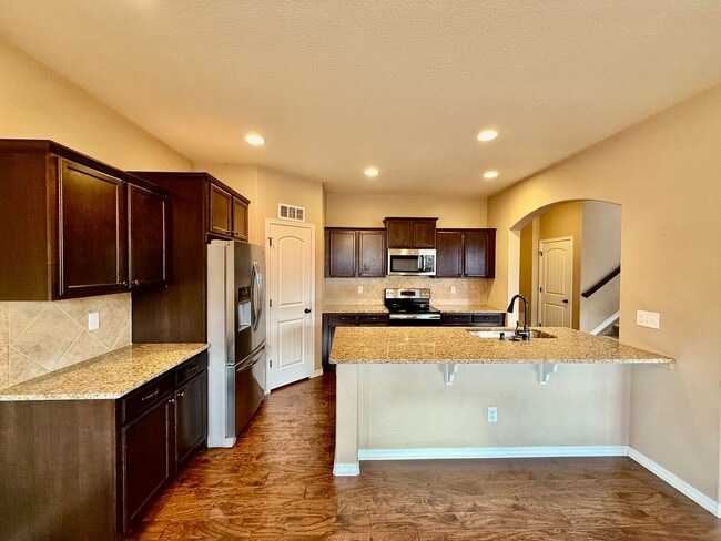 Building Photo - Beautiful Bedroom in Forest Meadows!