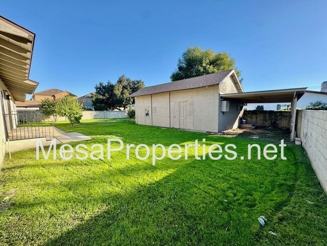 Building Photo - 21010 E Cypress St