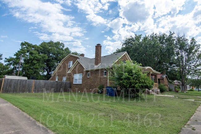 Building Photo - Spacious 4-Bedroom 2-Bathroom Home