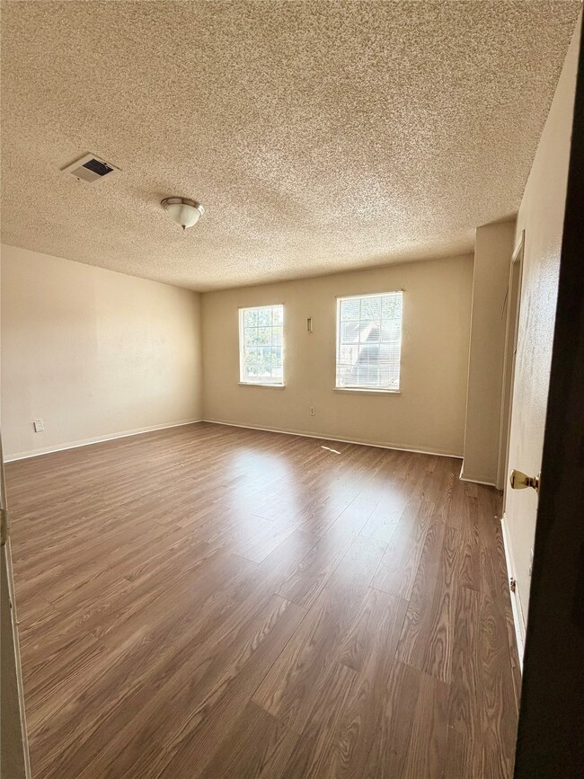 Building Photo - 7700 Creekbend Dr