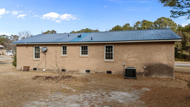 Building Photo - 904 Jennifer Ln