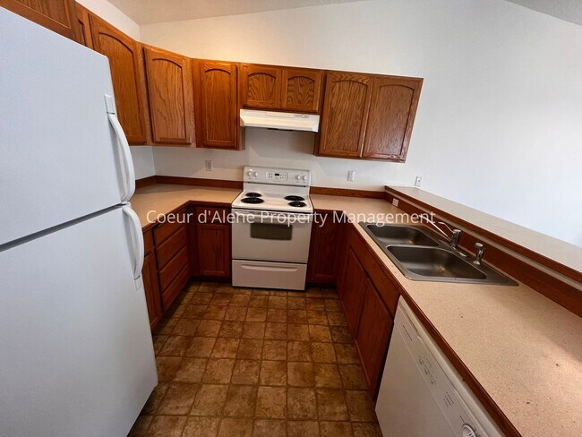 Building Photo - 1135/1137/1139 W Sumac