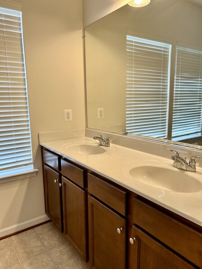 Building Photo - 43973 Swift Fox Dr