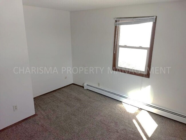 Building Photo - 2 BD - WHEN LOCATION, COMMUNITY AND PRICE ...