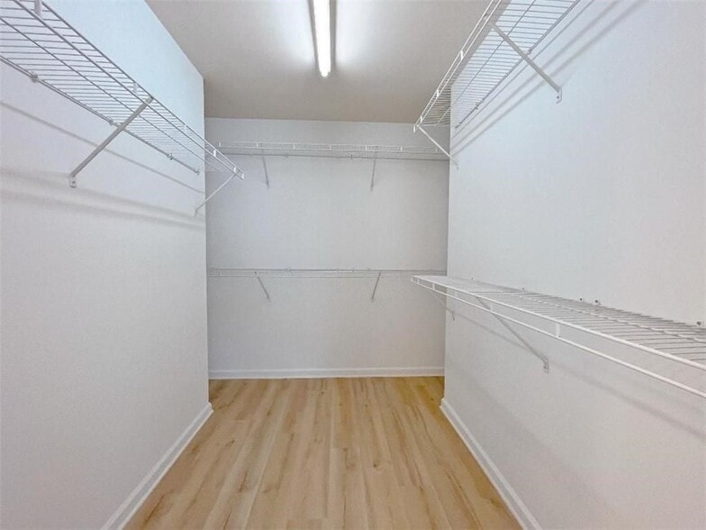 Building Photo - 8205 Norwich Pl