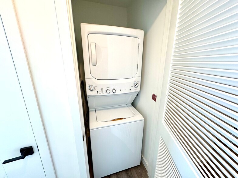 Building Photo - 1940 NW 2nd Ct