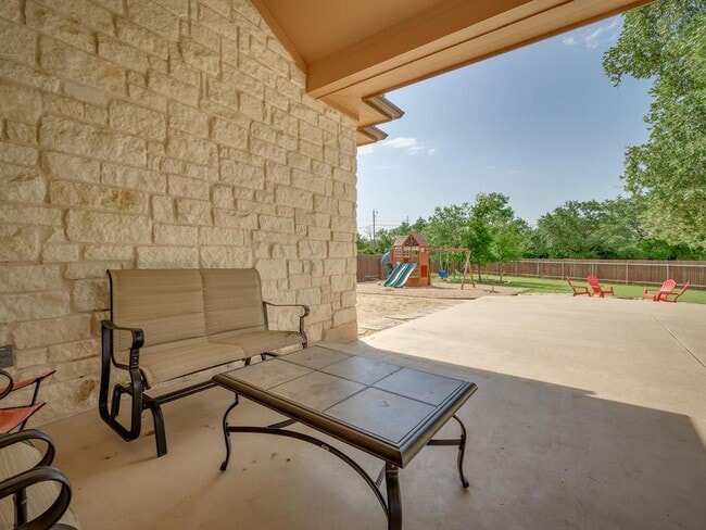 Building Photo - 318 Parkwest Dr