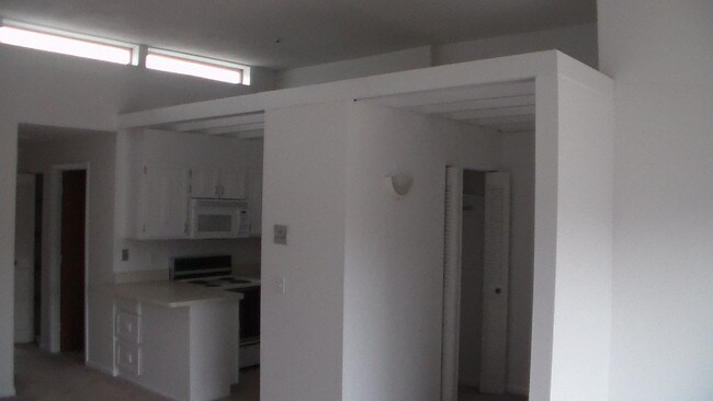 Building Photo - 1020 Southern Artery