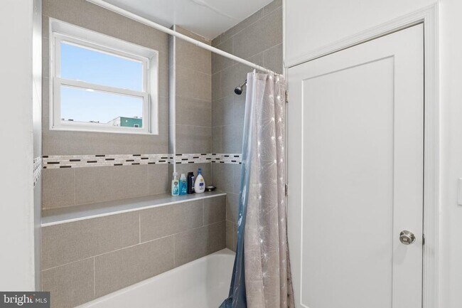 Building Photo - 925 N Broad St