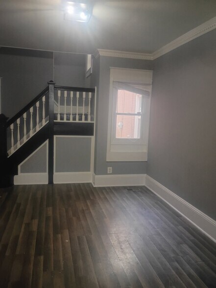 Building Photo - 208 Morris St