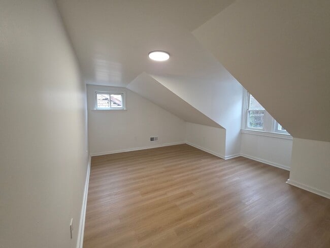 Building Photo - Fully Rehabbed 3 bedroom 2 bathroom house for rent!