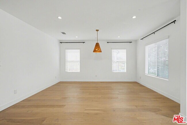 Building Photo - 7832 Croydon Ave