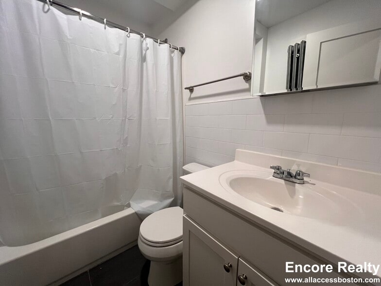 Building Photo - 123 Sutherland Rd