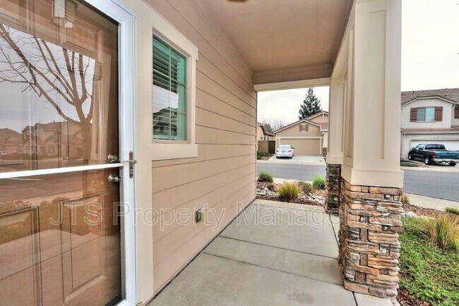 Building Photo - 9200 Rioja St