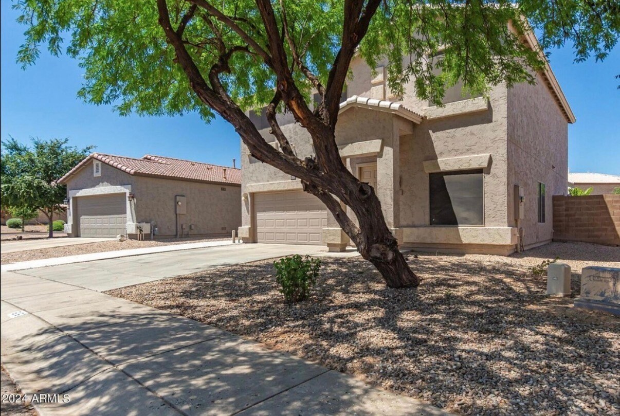 Building Photo - 66 E Saddle Way