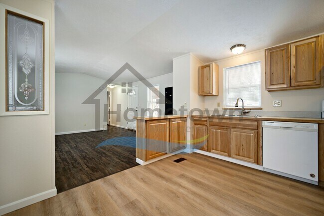 Building Photo - 2 Bedroom 2 Bathroom Home with Off-Street Parking Available in Athol!