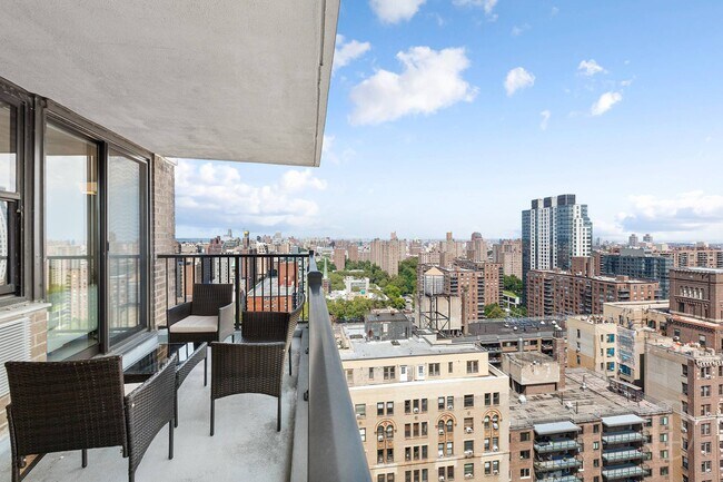 Building Photo - 175 W 95th St