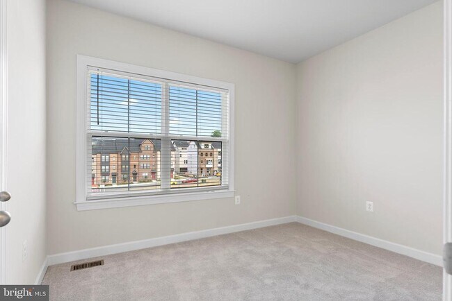 Building Photo - 7249 Mountaineer Dr
