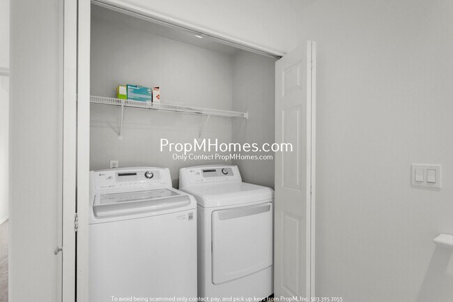 Building Photo - Beautiful Townhome in Parker Crest – Moder...