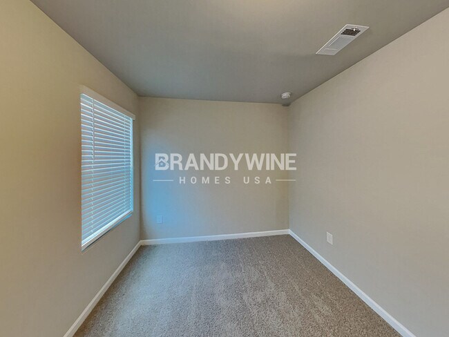 Building Photo - LUXURY COMMUITY! CRESTVIEW at Towne Lake!!...