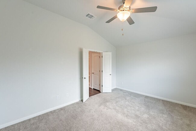 Building Photo - Experience Luxury Living: Perfect Blend of Comfort & Style in Your Dream Home! Schedule Viewing Now!