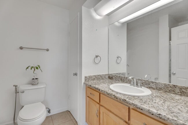 Building Photo - 362 Tabor Ave