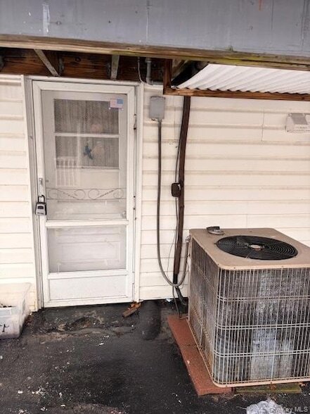 Building Photo - 16 Lark St