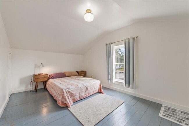 Building Photo - 705 Buttonwood St