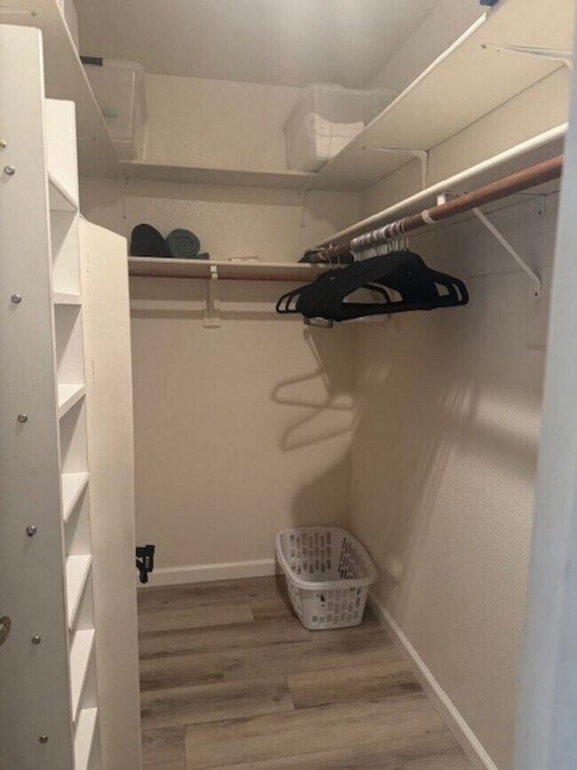 Building Photo - Lovely updated 3 bed 2 bath home in Leisur...