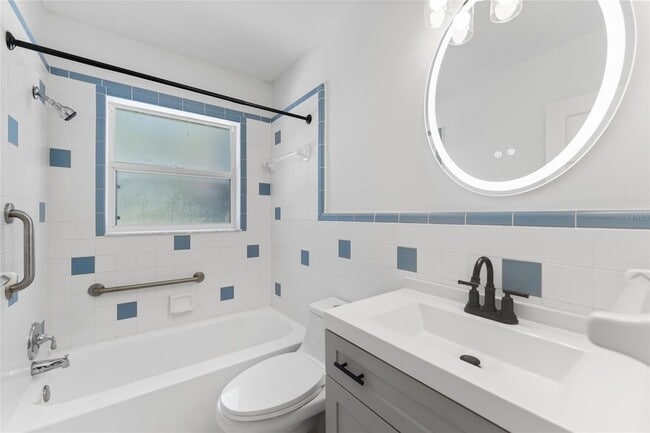 Building Photo - 4939 Woodland Dr