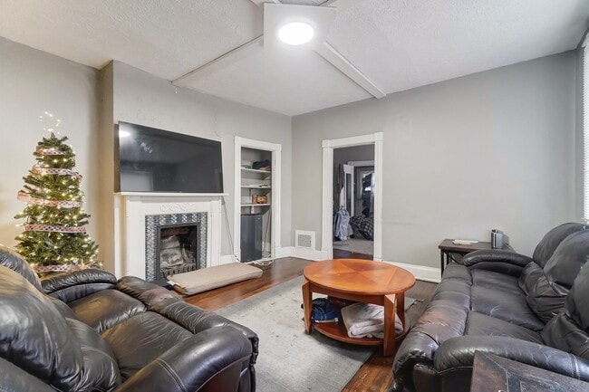 Building Photo - Large Clifton House For 2026-2027!