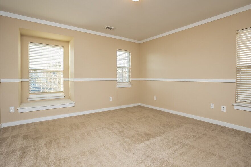 Building Photo - 176 Parkmont Way