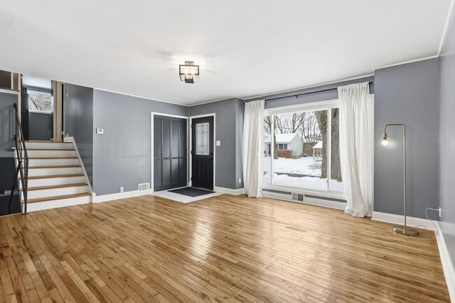 Building Photo - 3042 Rightmire Blvd