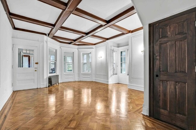 Building Photo - 1200 Beverley Rd