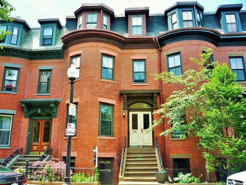Building Photo - 99 E Brookline St