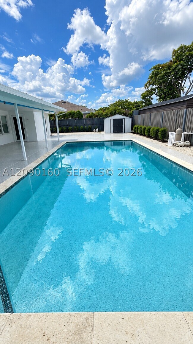 Building Photo - 9851 Martinique Dr