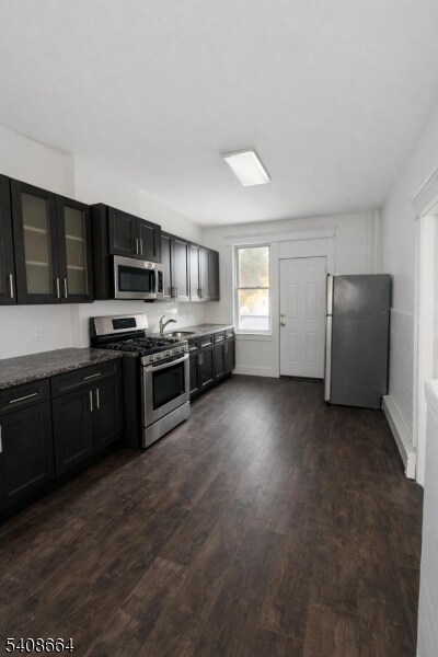 Building Photo - 391 Delano Pl