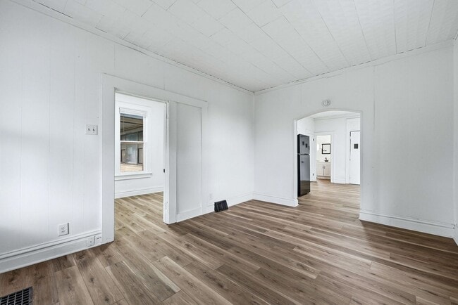 Building Photo - Cozy 3BR with Covered Front Porch