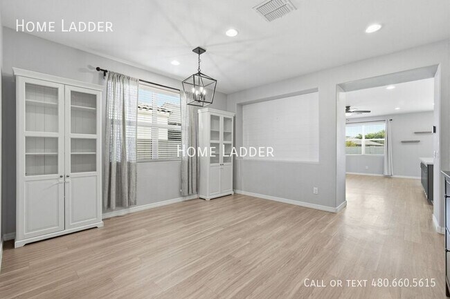 Building Photo - 9504 E Theia Dr