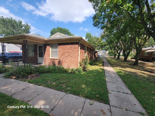 Building Photo - 244 N Fern St