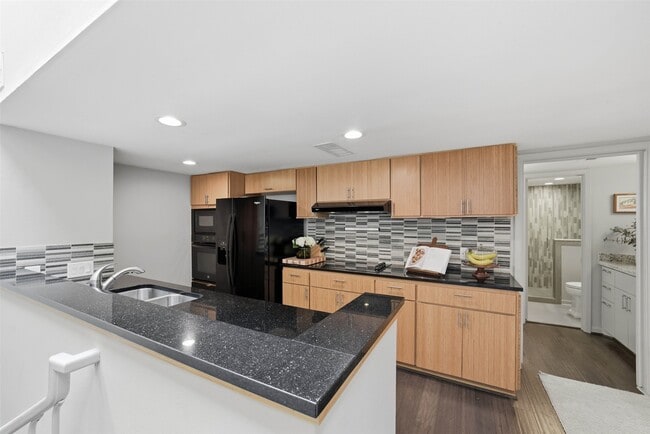 Building Photo - 2310 Steel St