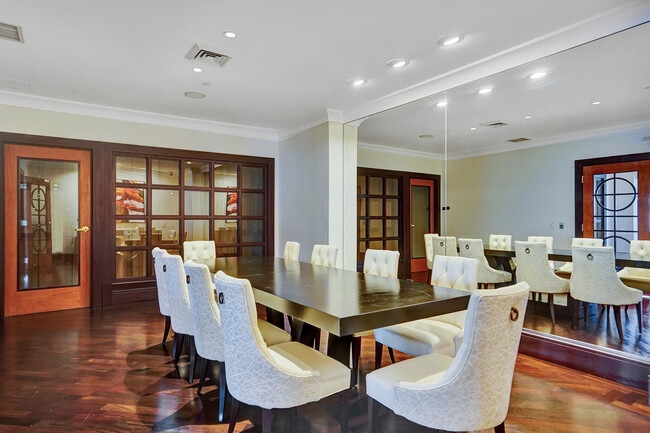 Building Photo - 610 W Las Olas Blvd