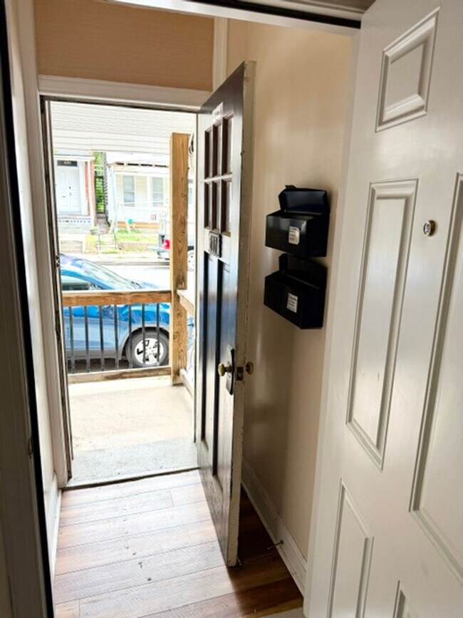 Building Photo - Convenient 1 Bedroom / 1 Bath First Floor Apartment