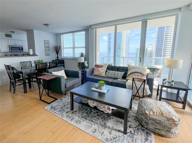 Building Photo - 1155 Brickell Bay Dr