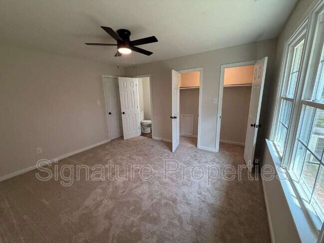 Building Photo - 339 E Jerald St