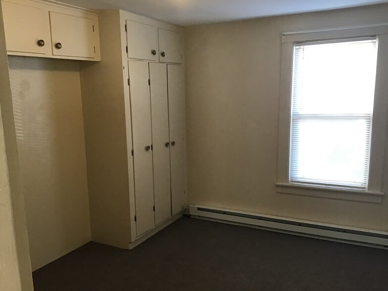 Spare rear entry room - 143 Prospect St