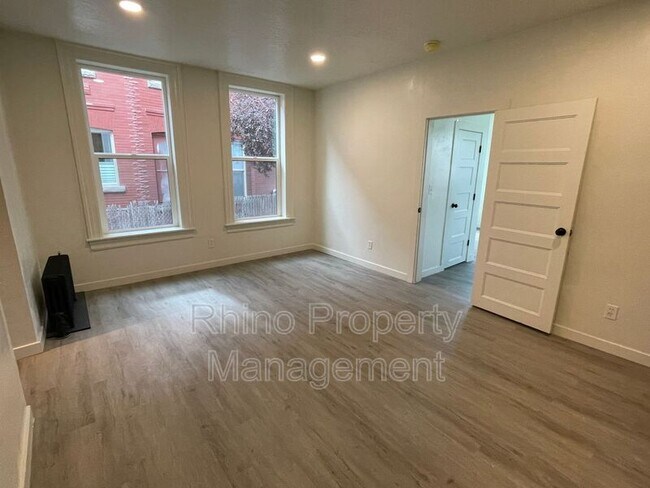Building Photo - 376 E Broadway