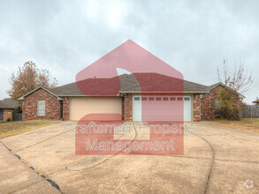 Building Photo - 2711 Silvertree Dr